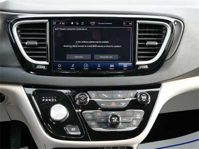 2024 Chrysler Pacifica, $28999. Photo 9