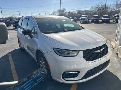 2024 Chrysler Pacifica, $28999. Photo 1