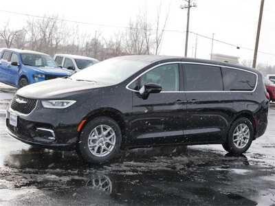 2024 Chrysler Pacifica, $29499. Photo 2