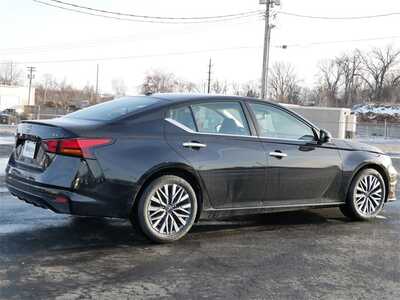 2023 Nissan Altima, $17999. Photo 4