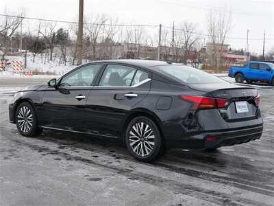 2024 Nissan Altima, $17999. Photo 3