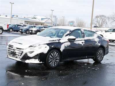 2024 Nissan Altima, $17999. Photo 2