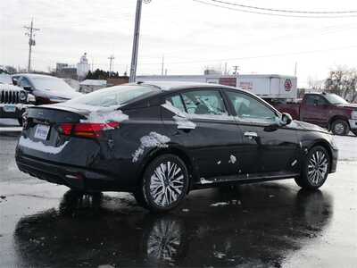 2024 Nissan Altima, $17999. Photo 4