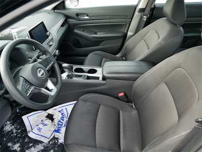 2024 Nissan Altima, $17999. Photo 7