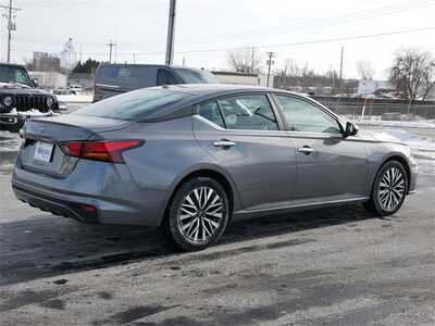 2024 Nissan Altima, $17999. Photo 4