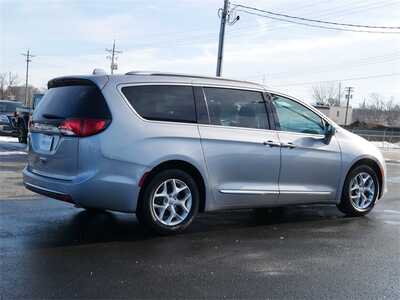 2020 Chrysler Pacifica, $19999. Photo 4