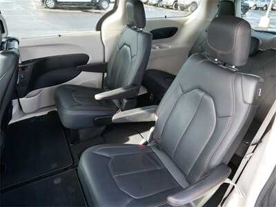 2020 Chrysler Pacifica, $19999. Photo 8