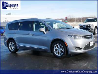 2020 Chrysler Pacifica, $19999. Photo 1