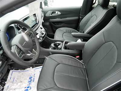 2026 Chrysler Pacifica, $48499. Photo 11