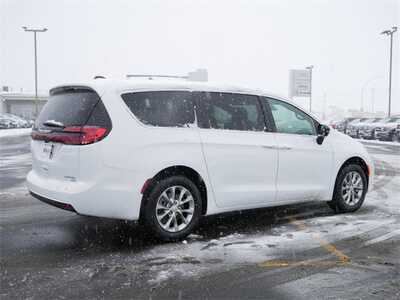 2026 Chrysler Pacifica, $48499. Photo 7