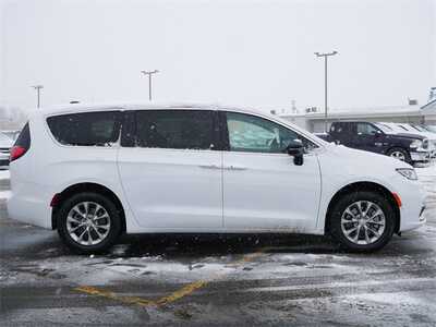 2026 Chrysler Pacifica, $48499. Photo 8