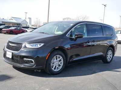 2024 Chrysler Pacifica, $26999. Photo 2