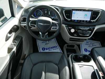 2024 Chrysler Pacifica, $26999. Photo 8