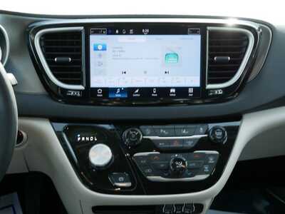 2024 Chrysler Pacifica, $26999. Photo 9