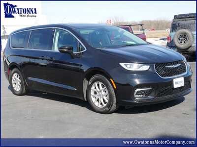 2024 Chrysler Pacifica, $26999. Photo 1