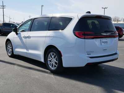 2024 Chrysler Pacifica, $26999. Photo 3