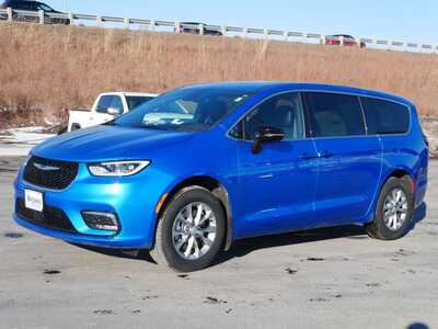 2026 Chrysler Pacifica, $51989. Photo 3