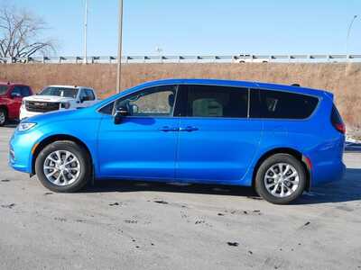 2026 Chrysler Pacifica, $51989. Photo 4