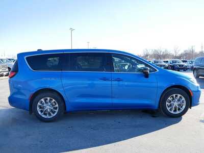 2026 Chrysler Pacifica, $51989. Photo 8