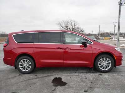 2026 Chrysler Pacifica, $52960. Photo 8