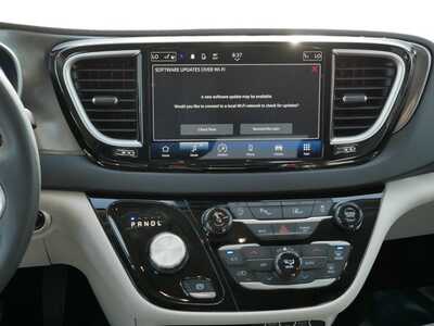2023 Chrysler Pacifica, $23899. Photo 10