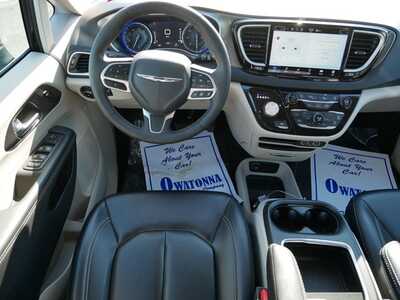 2023 Chrysler Pacifica, $23899. Photo 9