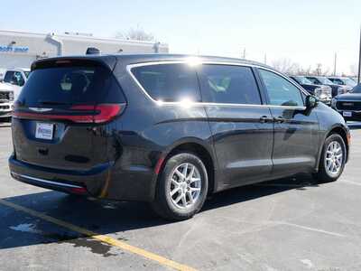 2023 Chrysler Pacifica, $23899. Photo 4