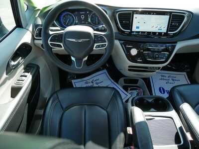 2023 Chrysler Pacifica, $23899. Photo 9