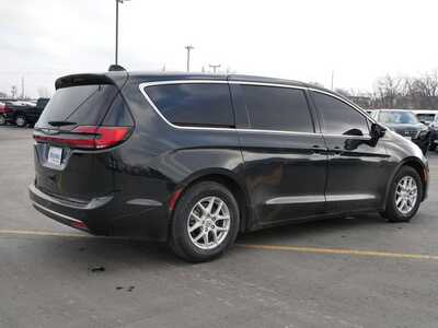 2023 Chrysler Pacifica, $23899. Photo 4