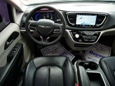 2023 Chrysler Pacifica, $23899. Photo 9