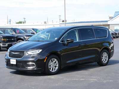 2024 Chrysler Pacifica, $25499. Photo 2