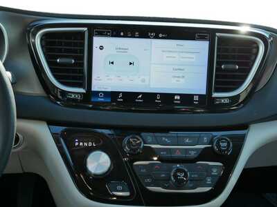 2023 Chrysler Pacifica, $23899. Photo 10