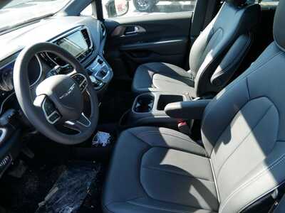 2026 Chrysler Pacifica, $43965. Photo 11