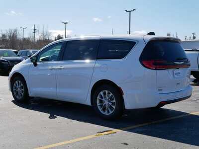 2026 Chrysler Pacifica, $43965. Photo 5