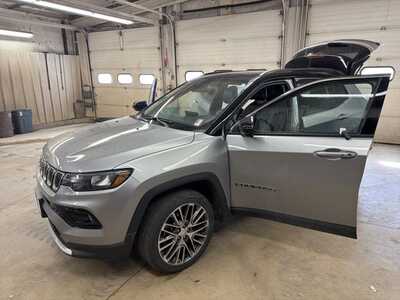 2023 Jeep Compass, $23999. Photo 1