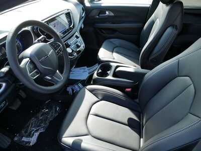 2026 Chrysler Pacifica, $42335. Photo 11