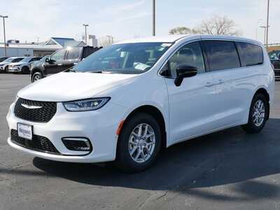 2026 Chrysler Pacifica, $42335. Photo 3