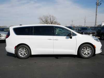 2026 Chrysler Pacifica, $42335. Photo 8