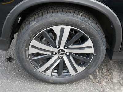 2025 Mitsubishi Outlander, $19999. Photo 5