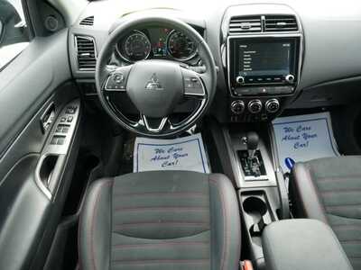 2025 Mitsubishi Outlander, $19999. Photo 9