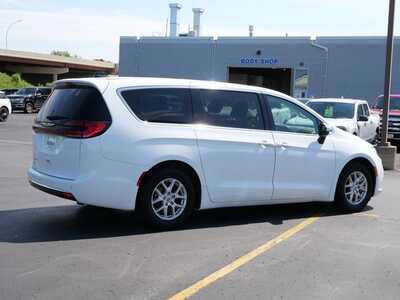 2023 Chrysler Pacifica, $22999. Photo 4