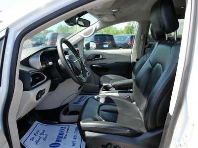 2023 Chrysler Pacifica, $22999. Photo 7