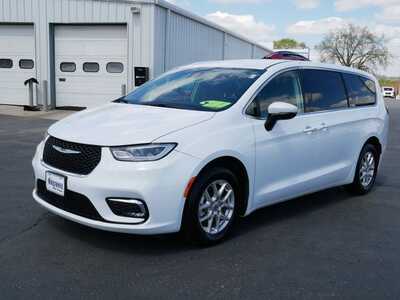 2023 Chrysler Pacifica, $23999. Photo 2