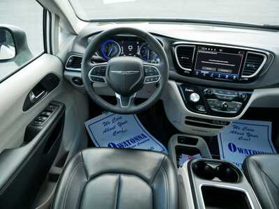 2023 Chrysler Pacifica, $23999. Photo 9