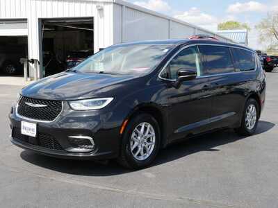 2023 Chrysler Pacifica, $23999. Photo 2