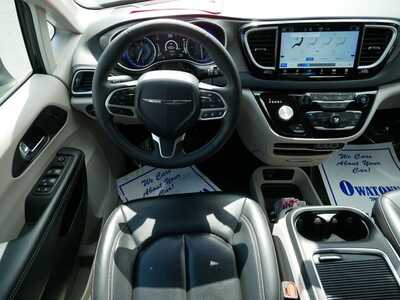 2023 Chrysler Pacifica, $23999. Photo 9