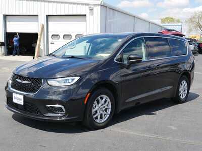 2023 Chrysler Pacifica, $23999. Photo 2