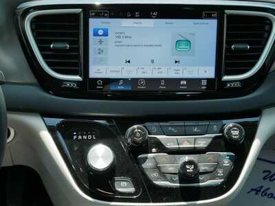2023 Chrysler Pacifica, $23999. Photo 10