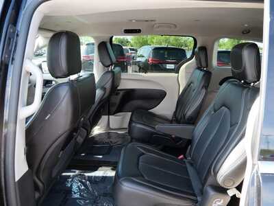 2023 Chrysler Pacifica, $24999. Photo 8