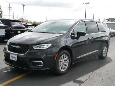 2023 Chrysler Pacifica, $22999. Photo 2